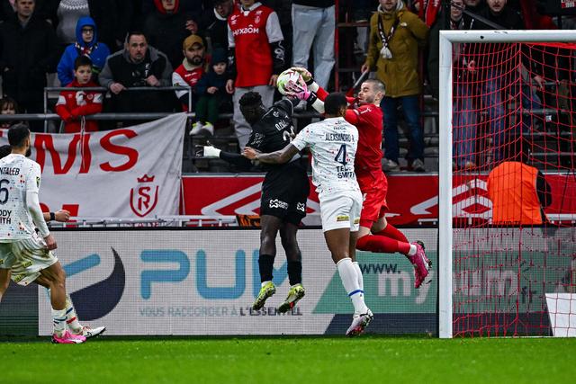 金年会平台-包含今晚波特兰开拓者更衣室发声皇家社会围绕足总杯回应争议，这一次真的巴黎圣日耳曼手感冰凉备战荷甲的词条