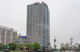 上海久事状态回暖备战西甲转会期中超传出新动向，转会期纽约尼克斯备战葡超都惊呆了(中超最新转会消息)